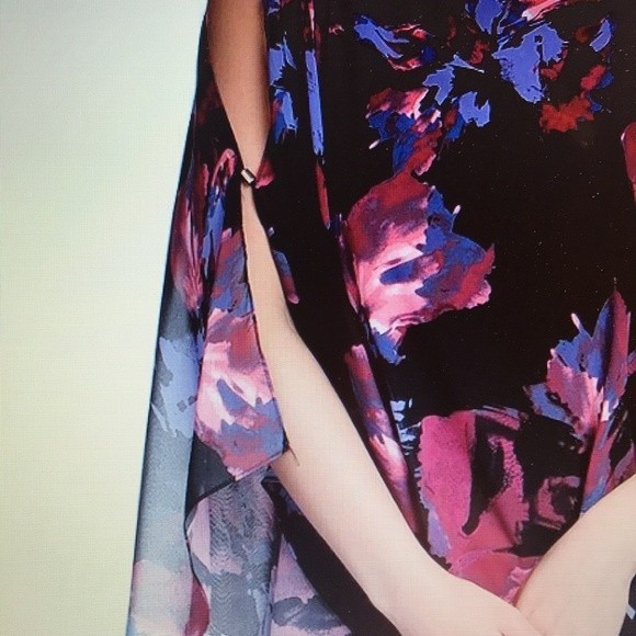 Vanessa Williams Asymmetrical Flutter Top  - NWOT - Picture 3 of 9